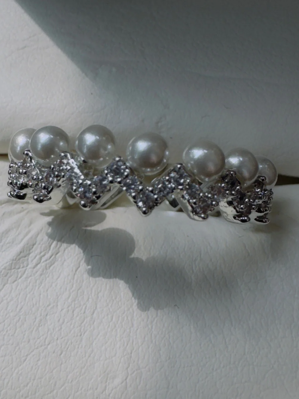 Silver Pearl & Crystal Women's Ring - Timeless Elegance
